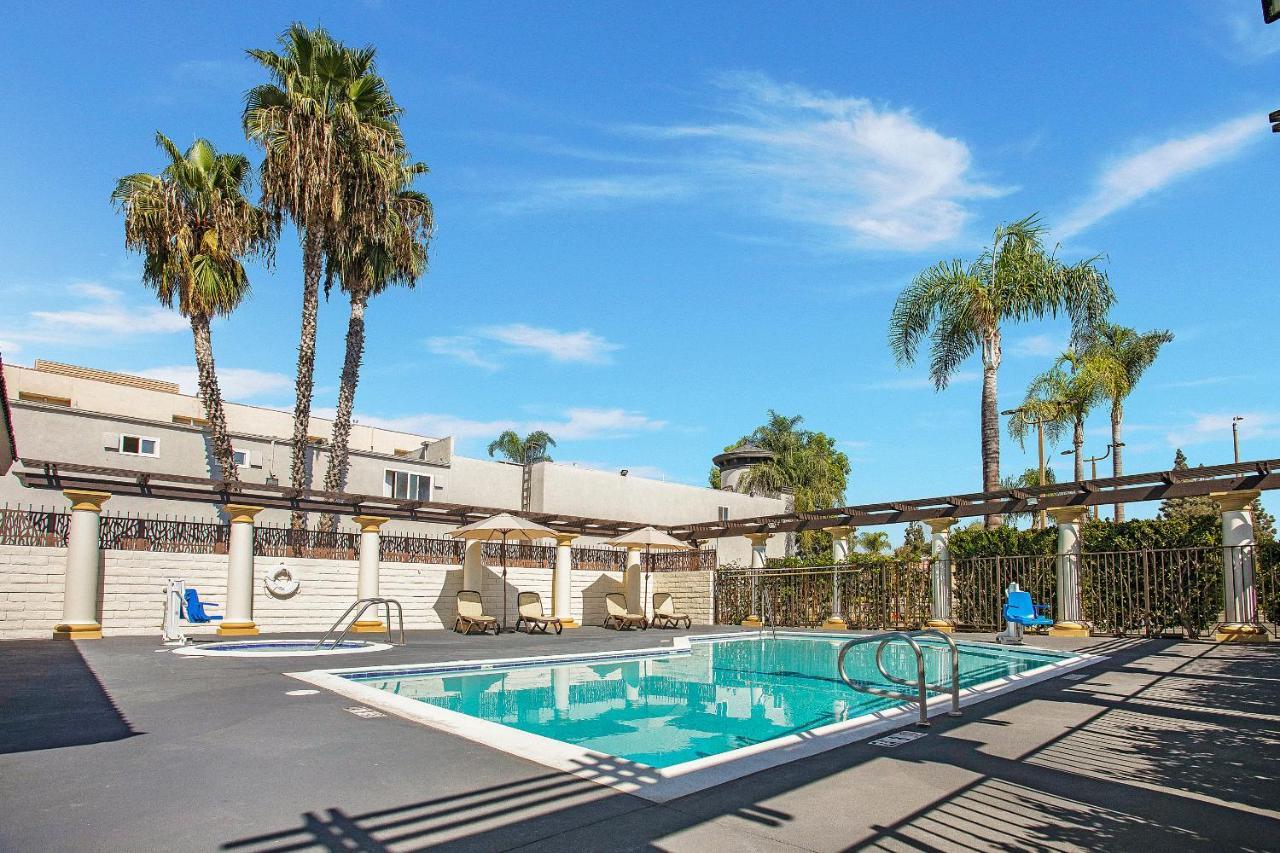 Stanford Inn & Suites Anaheim Zewnętrze zdjęcie