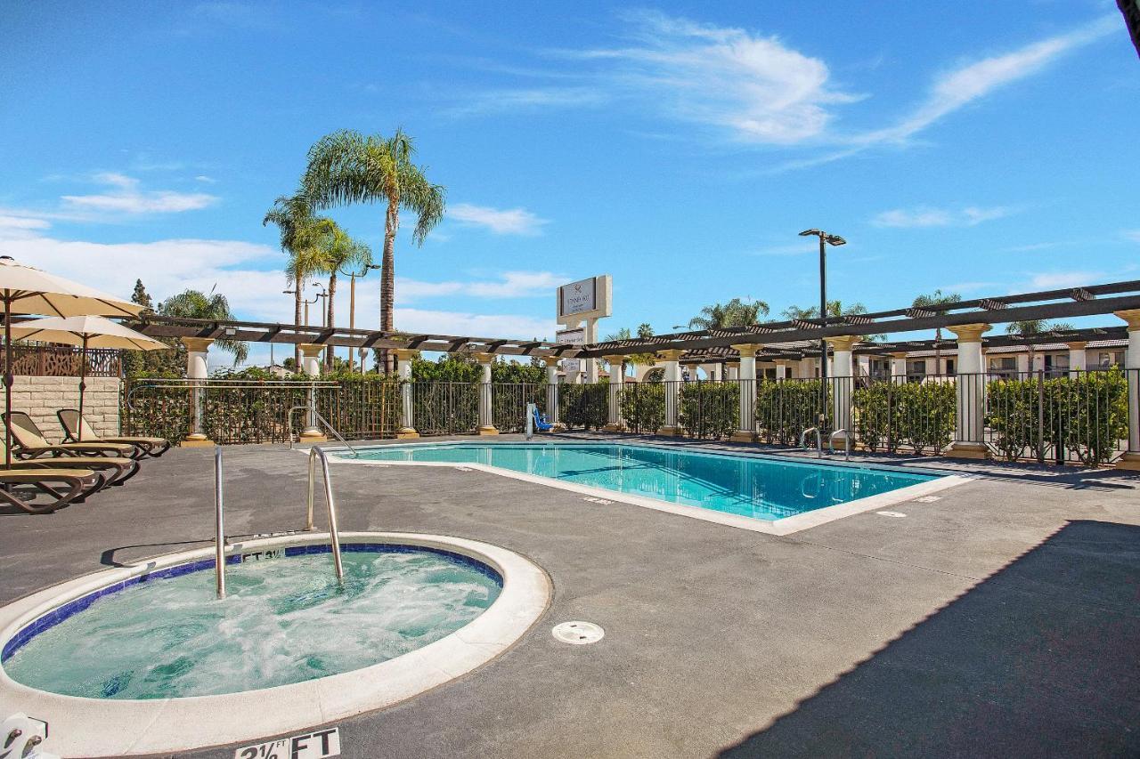 Stanford Inn & Suites Anaheim Zewnętrze zdjęcie