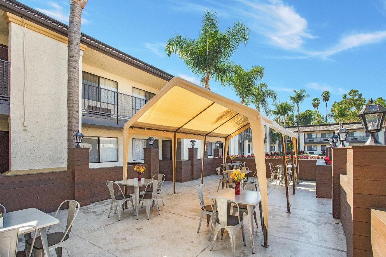Stanford Inn & Suites Anaheim Zewnętrze zdjęcie