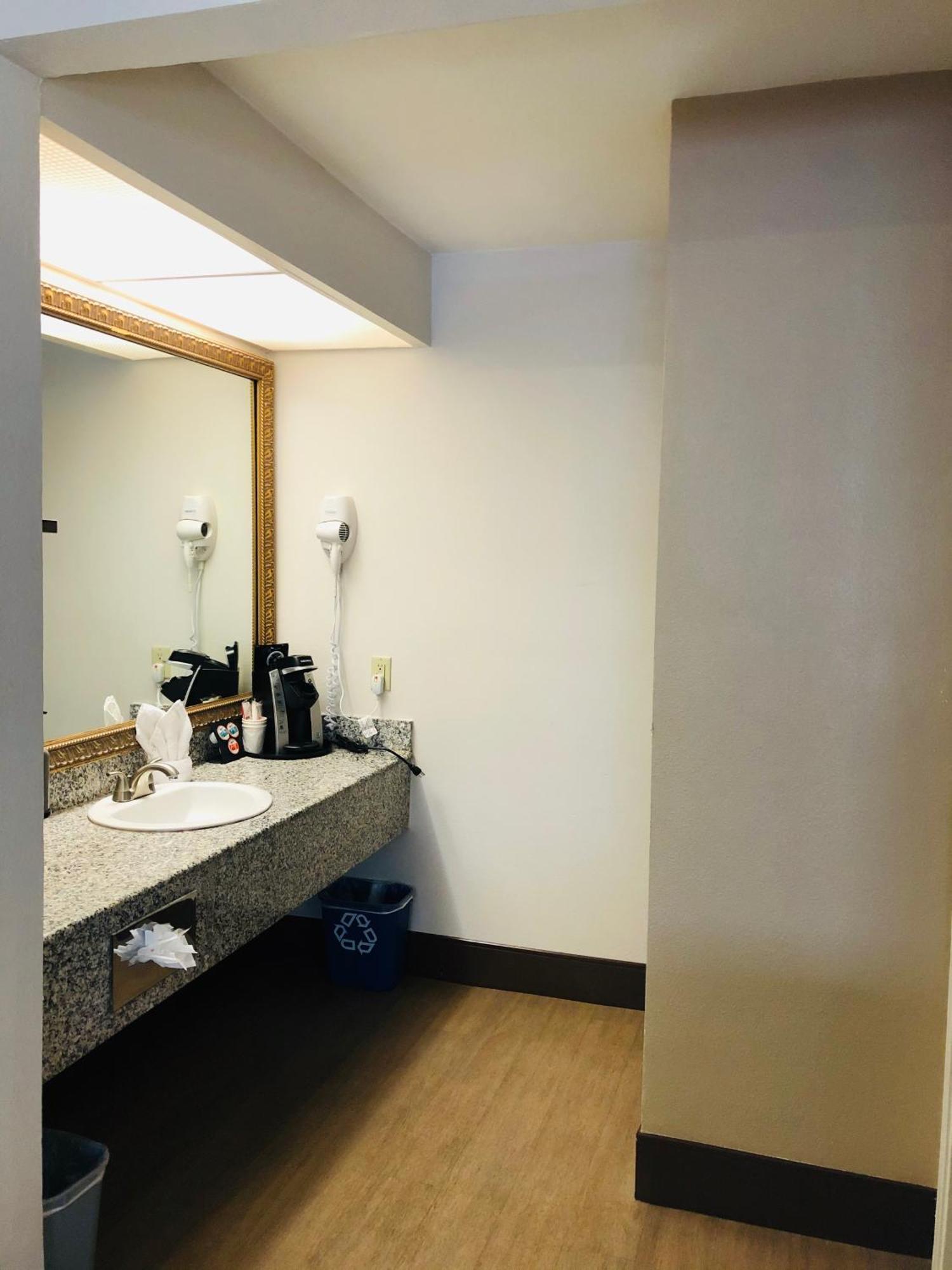 Stanford Inn & Suites Anaheim Zewnętrze zdjęcie
