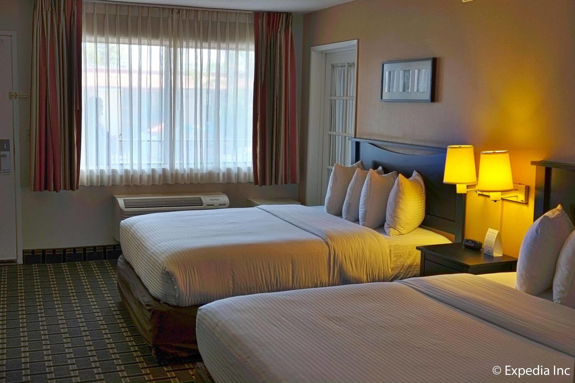 Stanford Inn & Suites Anaheim Zewnętrze zdjęcie