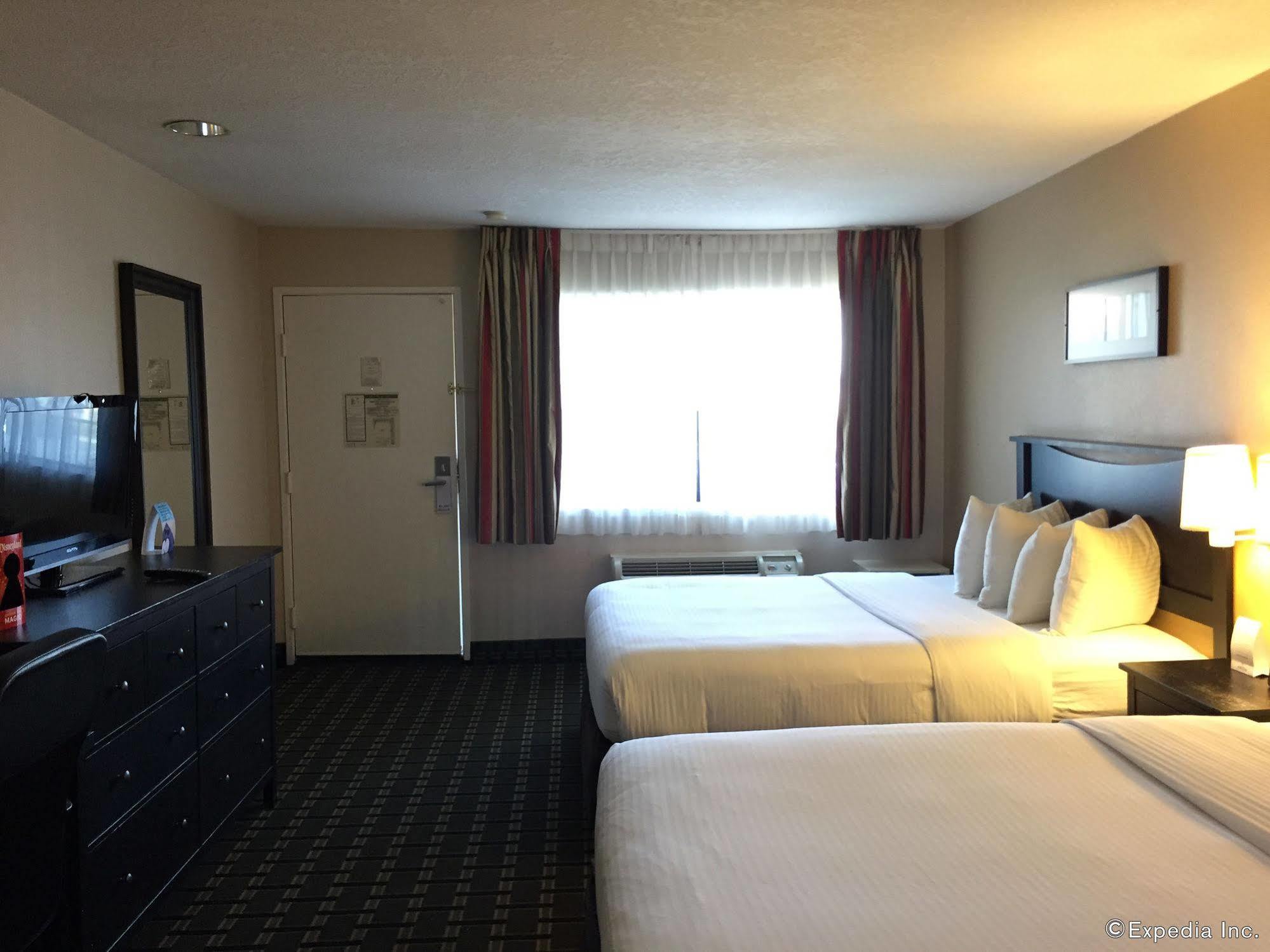 Stanford Inn & Suites Anaheim Zewnętrze zdjęcie