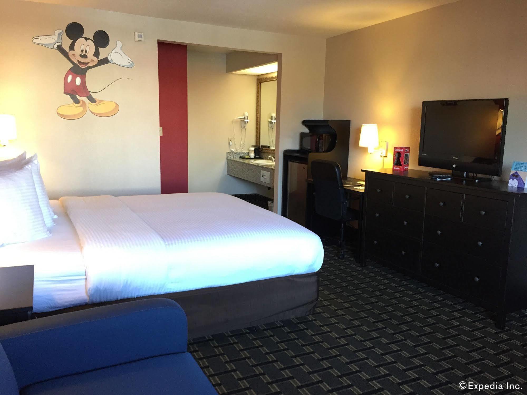 Stanford Inn & Suites Anaheim Zewnętrze zdjęcie