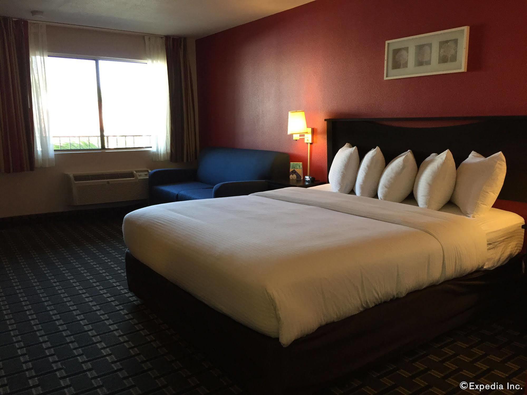 Stanford Inn & Suites Anaheim Zewnętrze zdjęcie